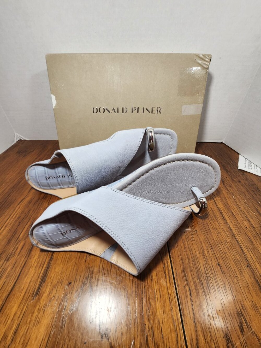 Women’s Donald Pliner Vesna Wedge Slide . New in box. Size: 10 - Picture 3 of 3